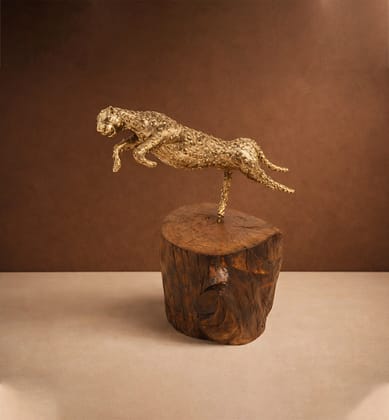 Handcrafted Brass Cheetah Hunting Scene showpiece on Natural Wood Base – Tribal Metal Artefact Handcrafted Brass Cheetah Hunting Scene showpiece on Natural Wood Base – Tribal Metal Artefact