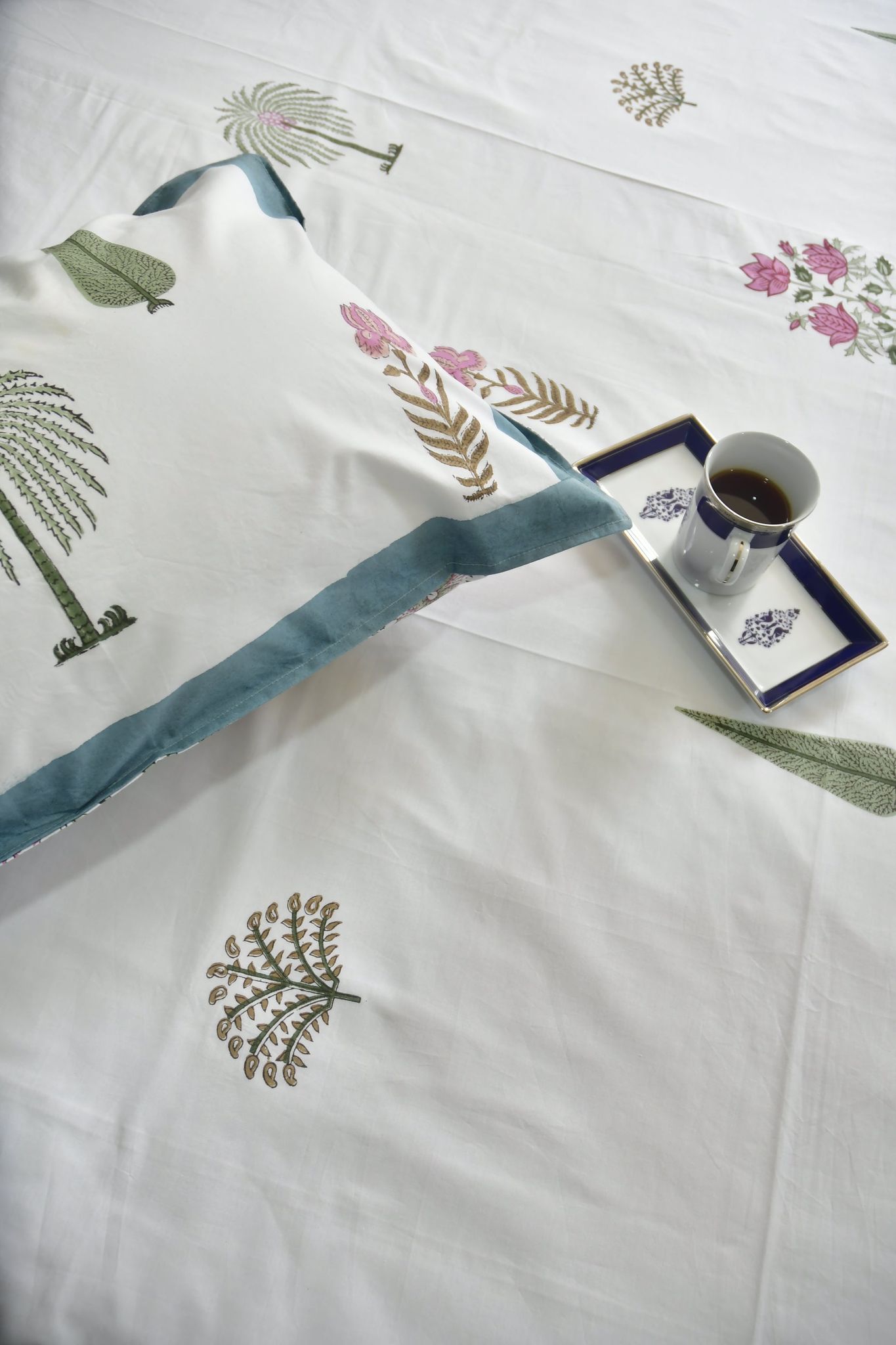 Floral Bliss Bedsheet: Jaipur Elegance, Soft Comfort - King (90 x 108) inches bedsheet