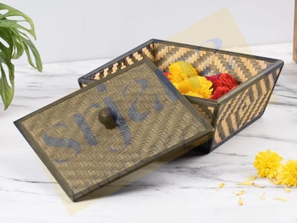 Srjana Handcrafted Bamboo Patterned Square Box With Lid Srjana Handcrafted Bamboo Patterned Square Box With Lid