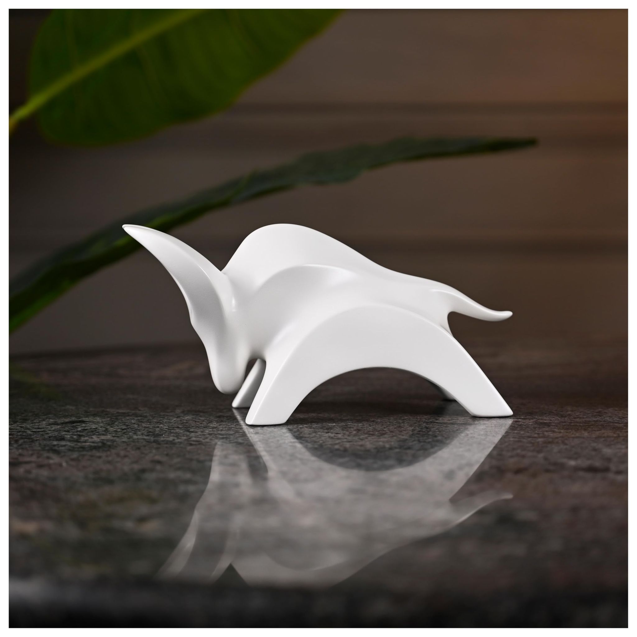 Artarium Stylized Charging Bull Figurine Showpiece for Home Decor, Sculpture, Antique Design, Home Decoration, Hand Made Charging Bull Statue (1 Piece) (White)