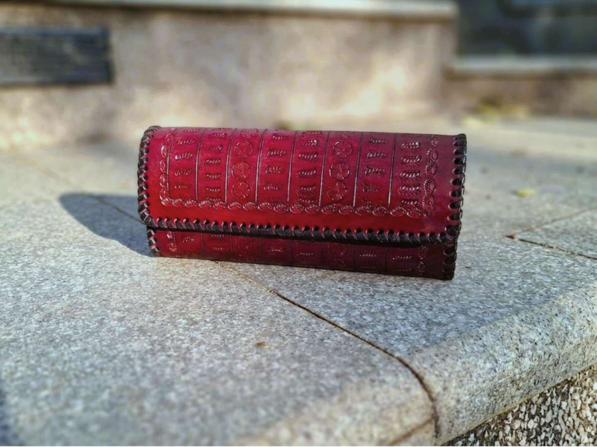 HerCloche Heritage Clutch