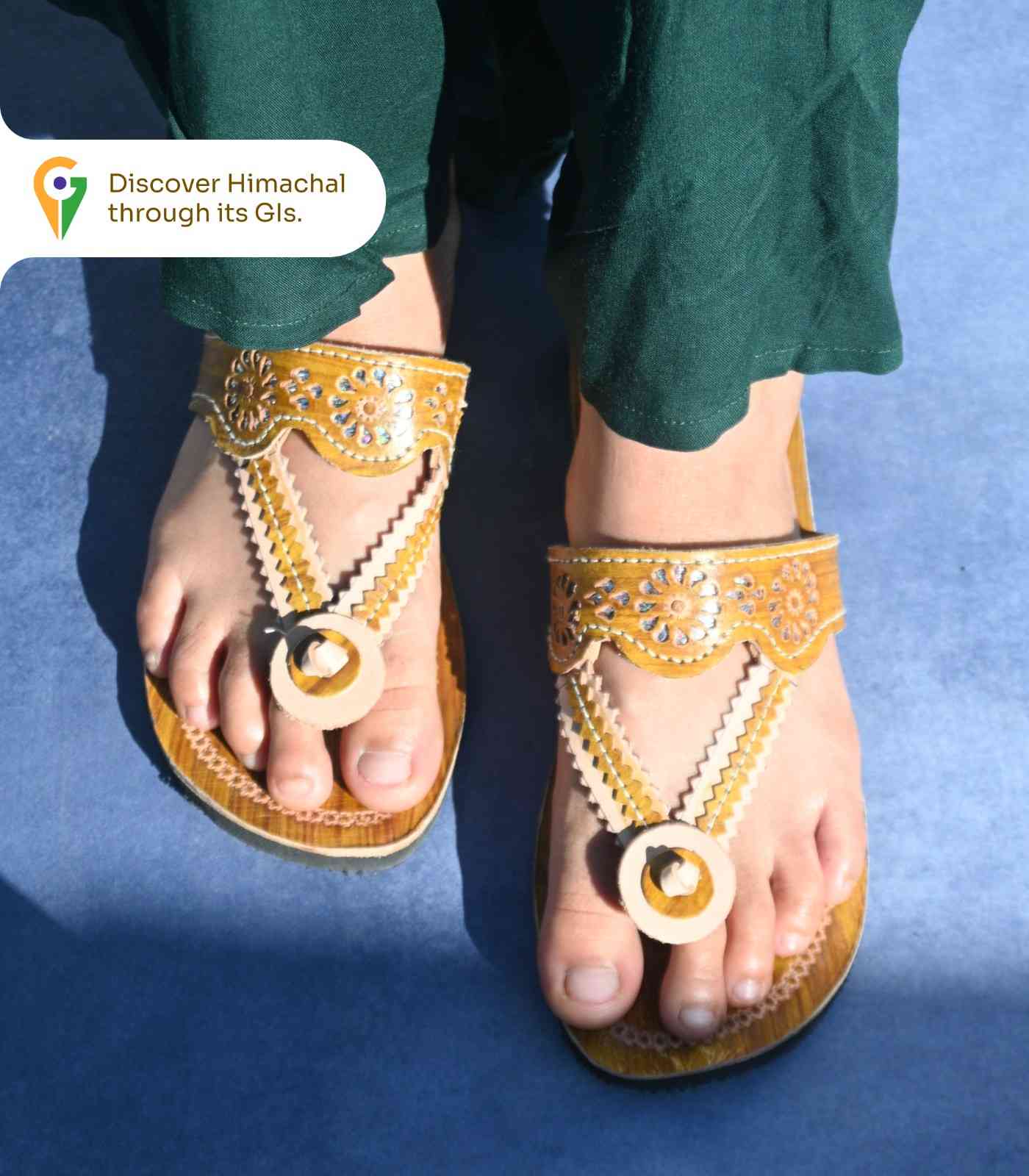 Golden Ethnic V-Cut Chamba Chappal