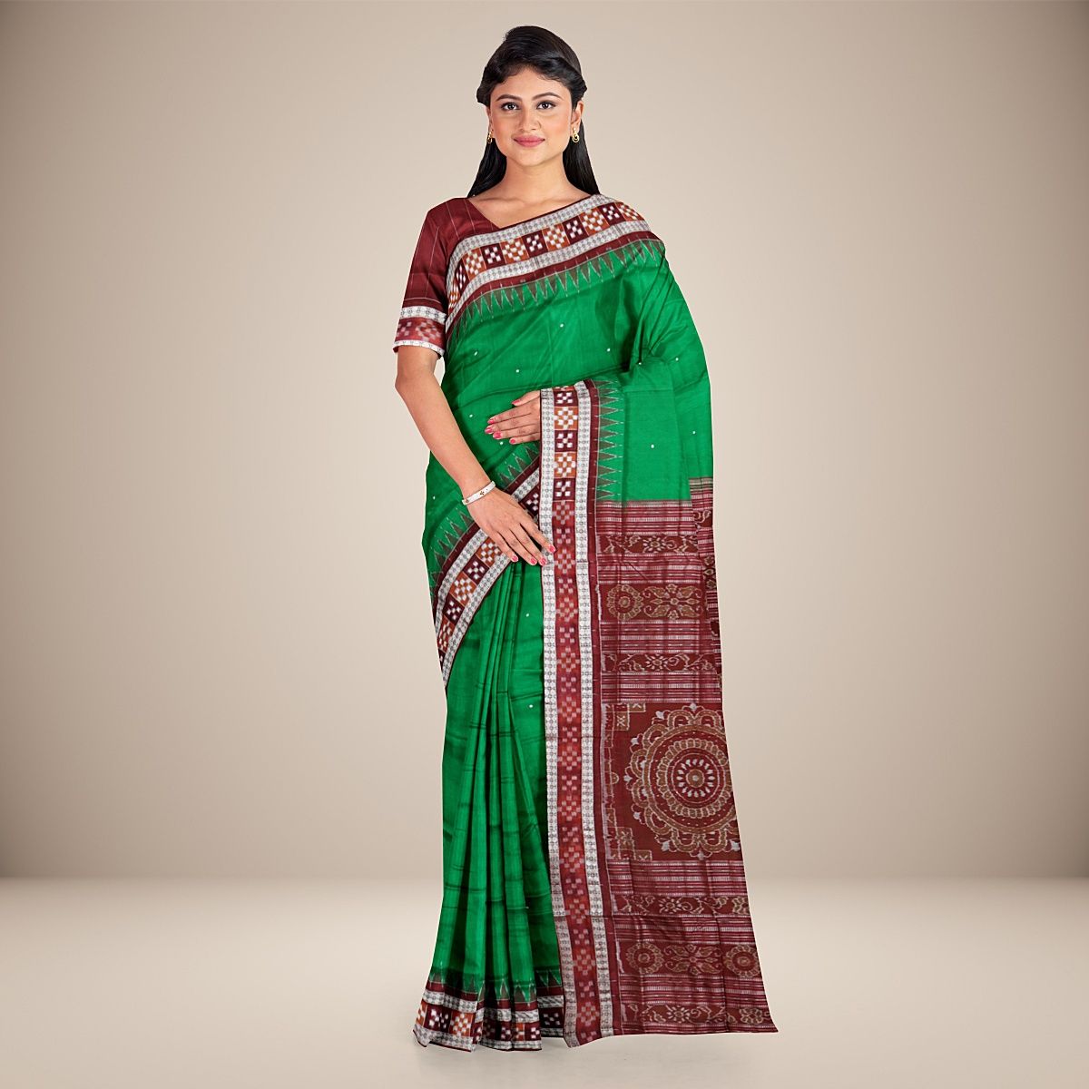 Mini Buti Body With Pasapali Motif Border Sambalpuri Silk Saree