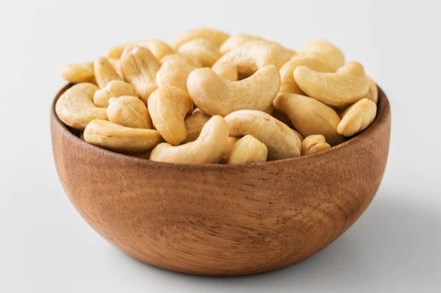 Whole Cashew Nuts W210 - 1 Kg