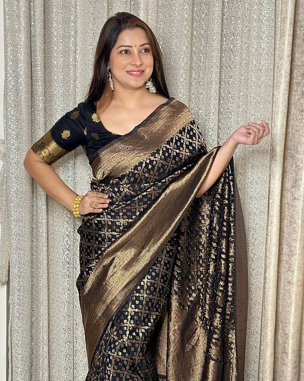 Zari Work Silk Saree With Blouse Piece