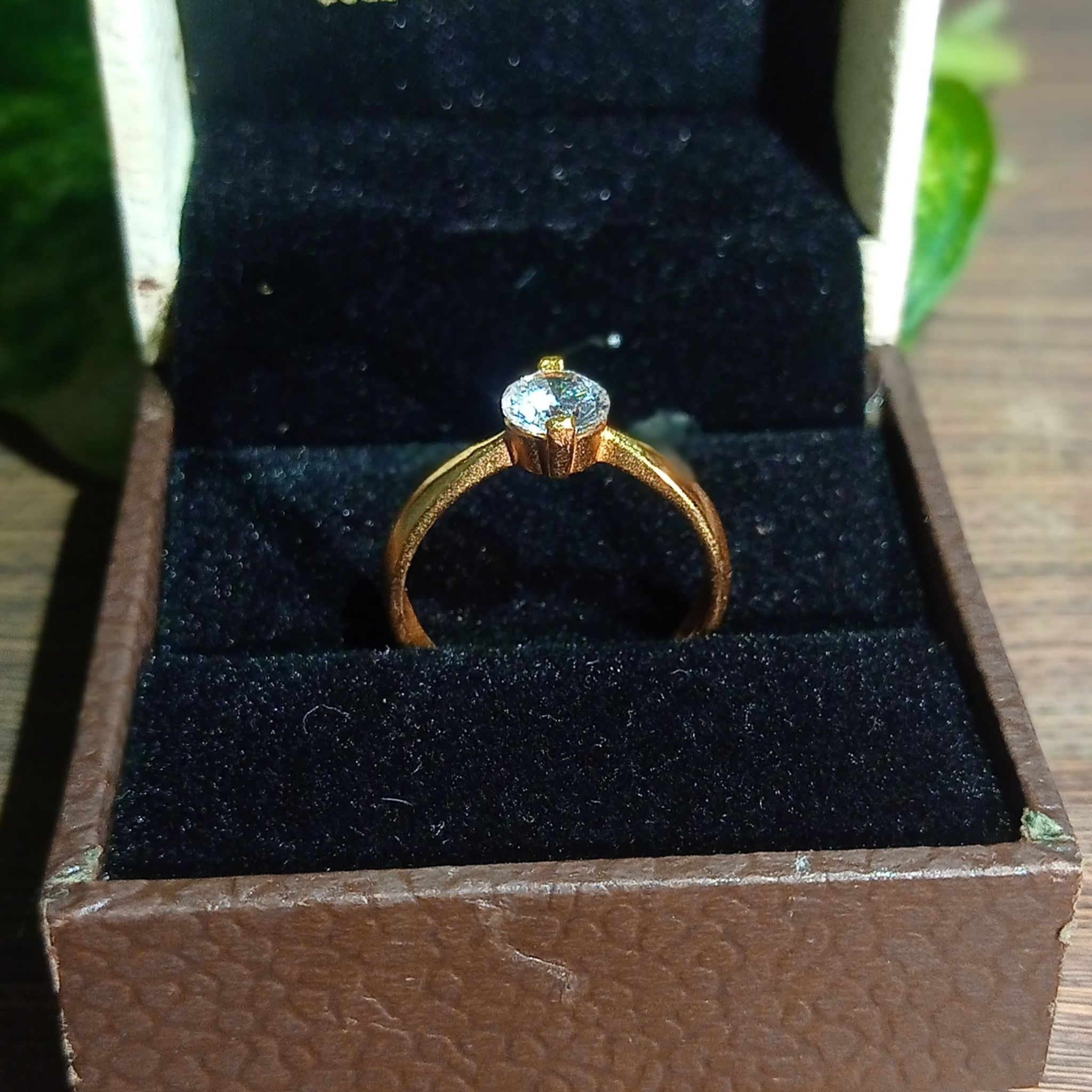 Shimmering Gold Plated Adjustable Ring with Sparkling Stones – Elegant & Trendy Design