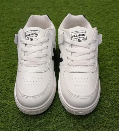 White Sneakers for Kids - Boys and Girls - Comfortable and Stylish - Perfect for School or Play White Sneakers for Kids - Boys and Girls - Comfortable and Stylish - Perfect for School or Play