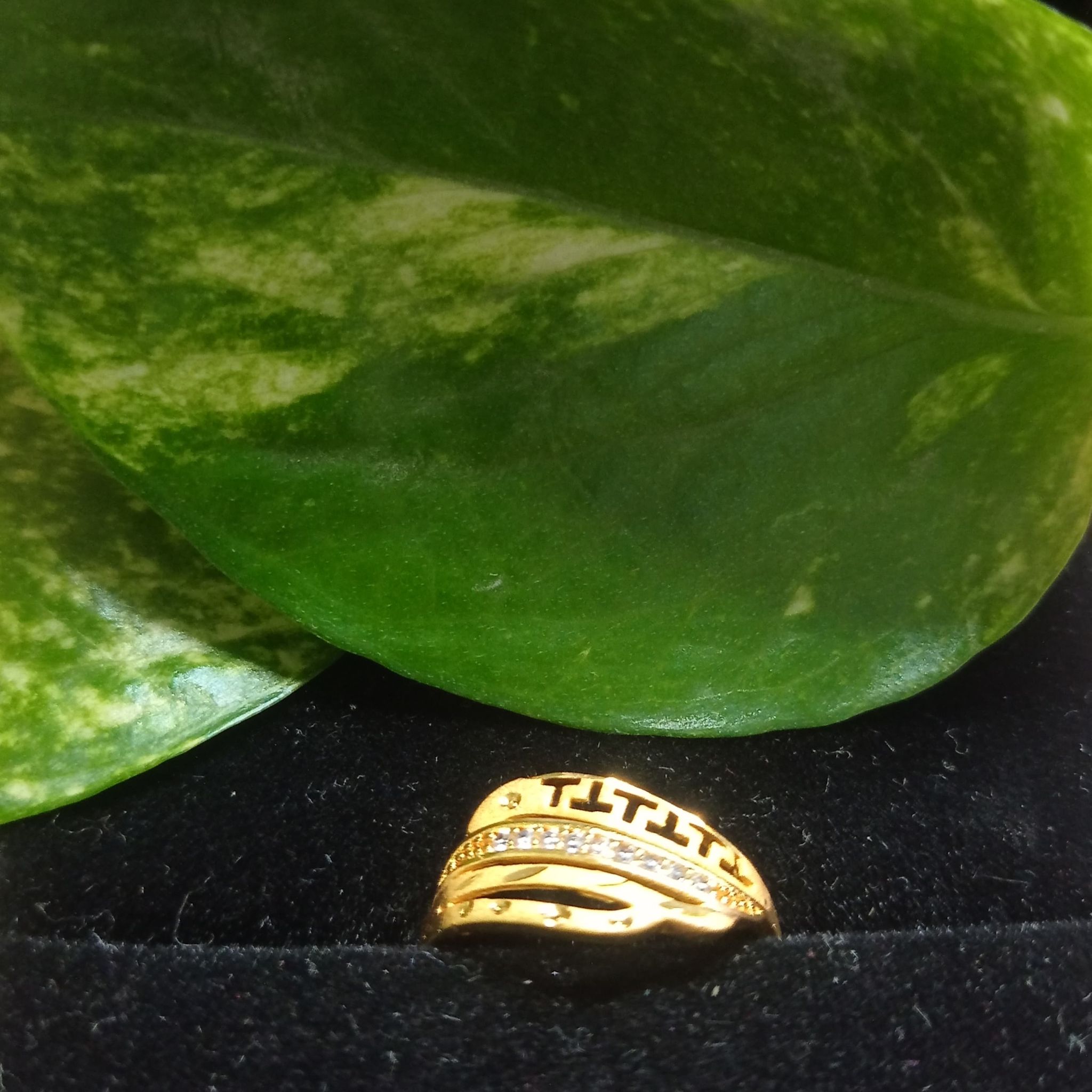 Sleek Gold Plated Alloy Ring for Women – Stylish Zircon Design, Adjustable Size, Fashion Jewelry