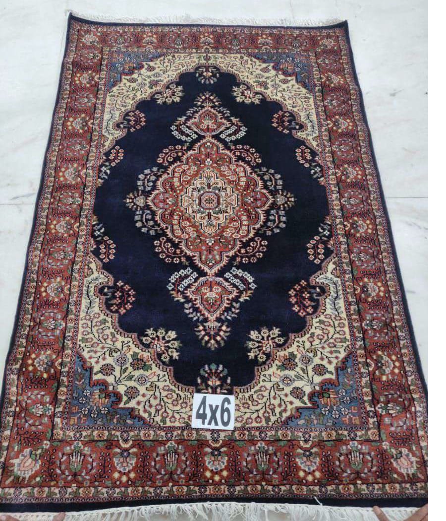 Hand-Knotted Wool Rug with GI certified Intricate Floral Design and Fringe