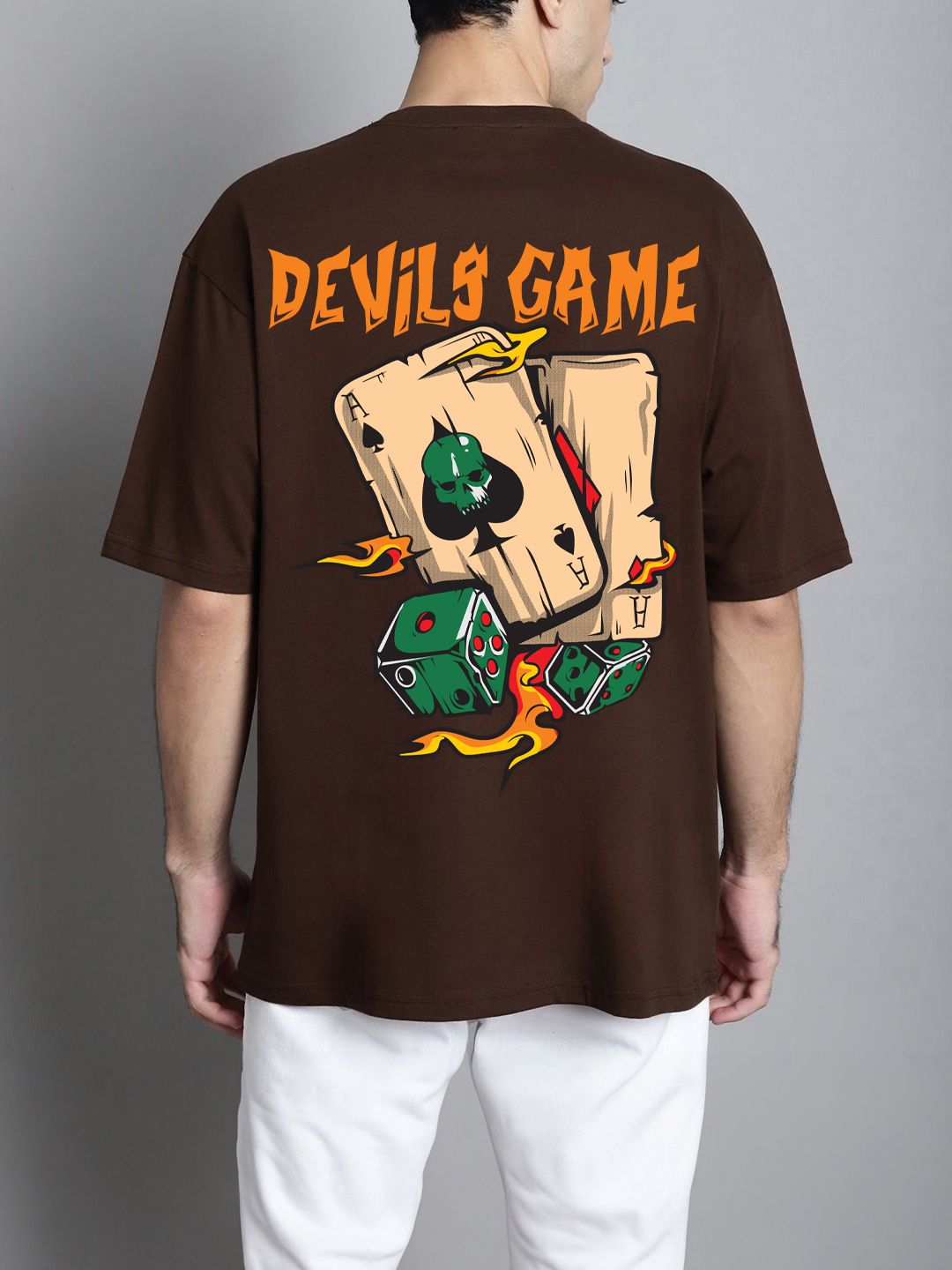 SCOTT FINCHER Men's brown t-shirt with a graphic of a skull and crossbones on the back. The shirt is made of 100% cotton and is machine washable : AA(ARN)BROWN_139