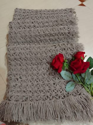 Knitted Scarf with Tassels - Winter Warmth & Style Knitted Scarf with Tassels - Winter Warmth & Style
