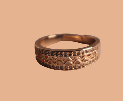 Elegant Gold Ring with Intricate Design