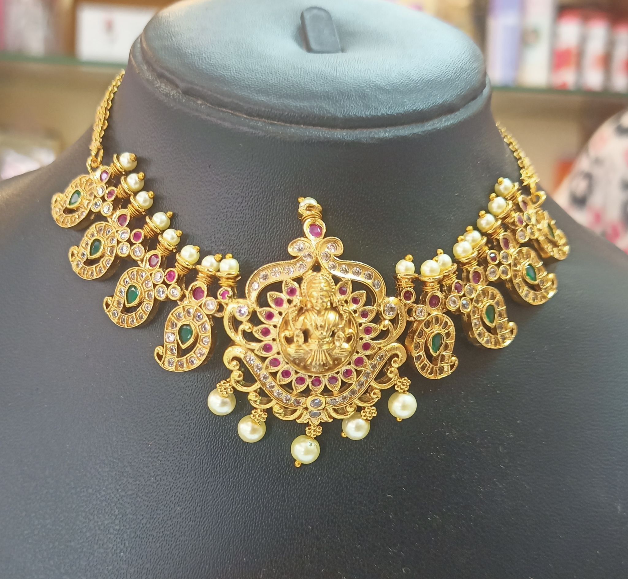 Exquisite Gold Necklace with Gemstones & Pearls