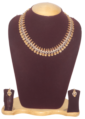 Elegant Gold-Plated Necklace Set with Matching Earrings Elegant Gold-Plated Necklace Set with Matching Earrings