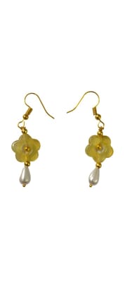 Floral Drop Earrings with Pearl Accents - Elegant & Chic Floral Drop Earrings with Pearl Accents - Elegant & Chic