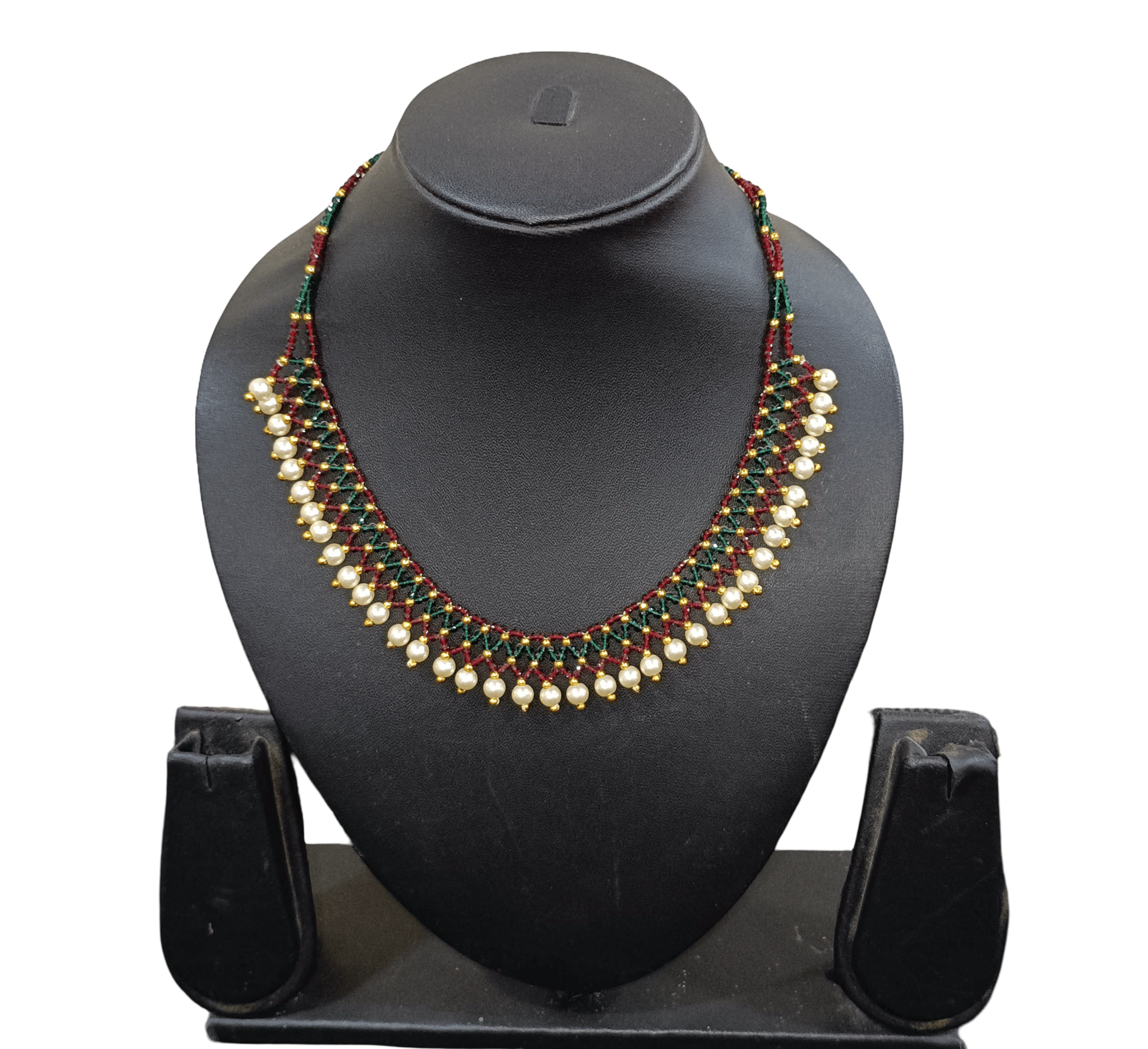 Elegant Beaded Necklace with Pearls