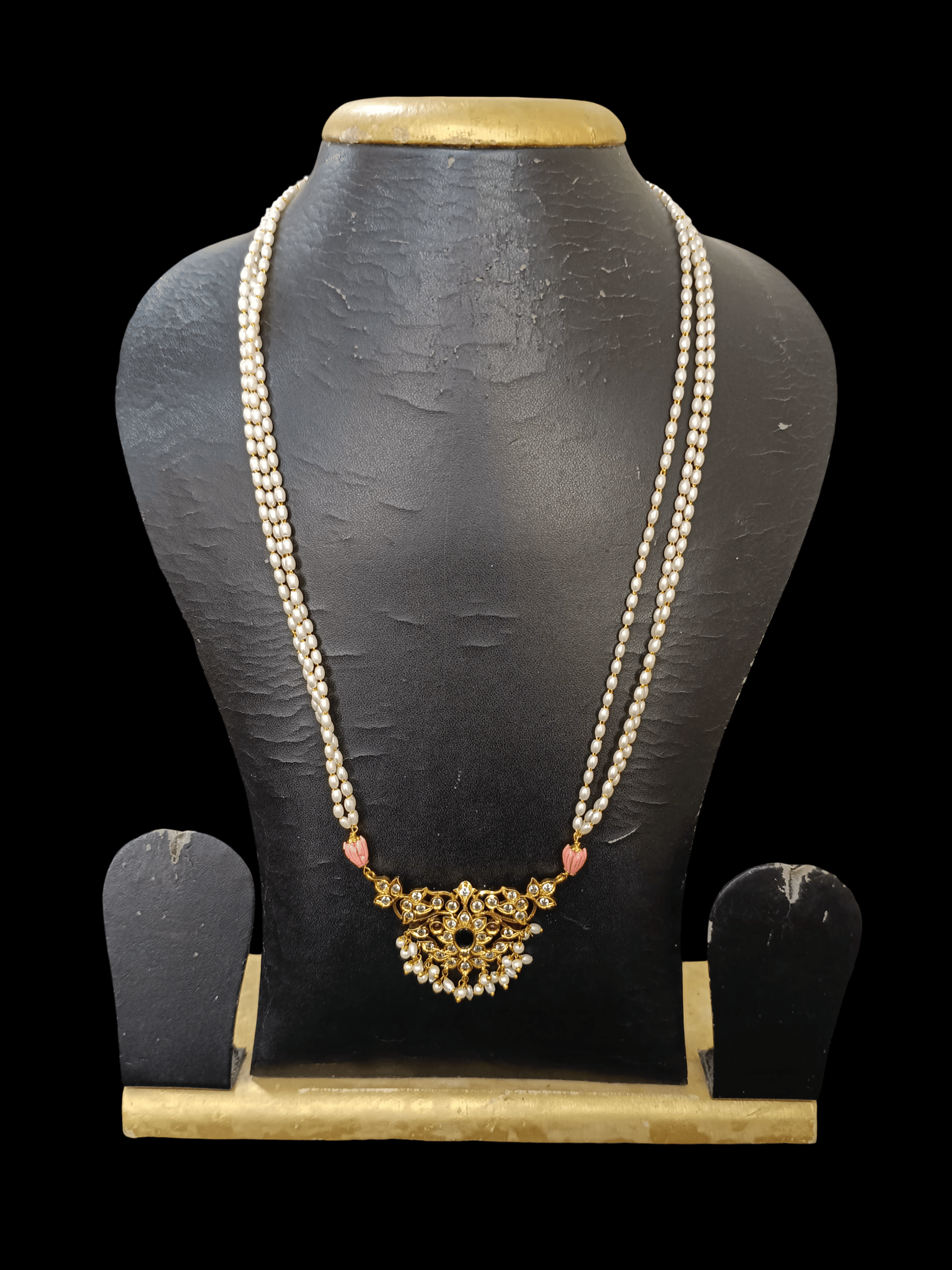Exquisite Pearl and Gold Necklace with Elegant Pendant