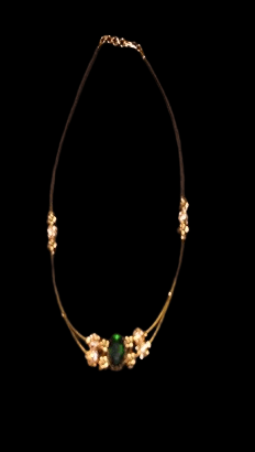 Elegant Gold Necklace: Timeless Beauty