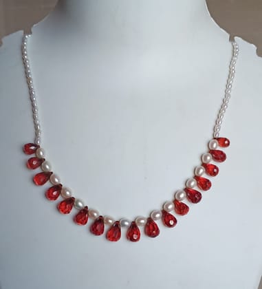 Elegant Pearl and Red Gemstone Necklace Elegant Pearl and Red Gemstone Necklace