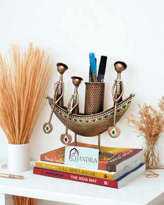 CHANDRA CRAFT STORE Medium Sized Vintage Boat Designed Table Pen Holder Stand | Vintage Sailor Theme Metal Pen Stand | Decorative Desk Organizer Showpiece for Home & Office Décor | Pack of 1