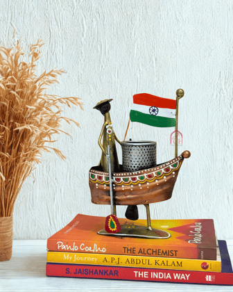 CHANDRA CRAFT HOUSE Vintage Sailor Boat Pen Stand | Nautical Theme Metal Pen Holder | Decorative Desk Organizer | Showpiece for Office & Home Decor | Pack of 1