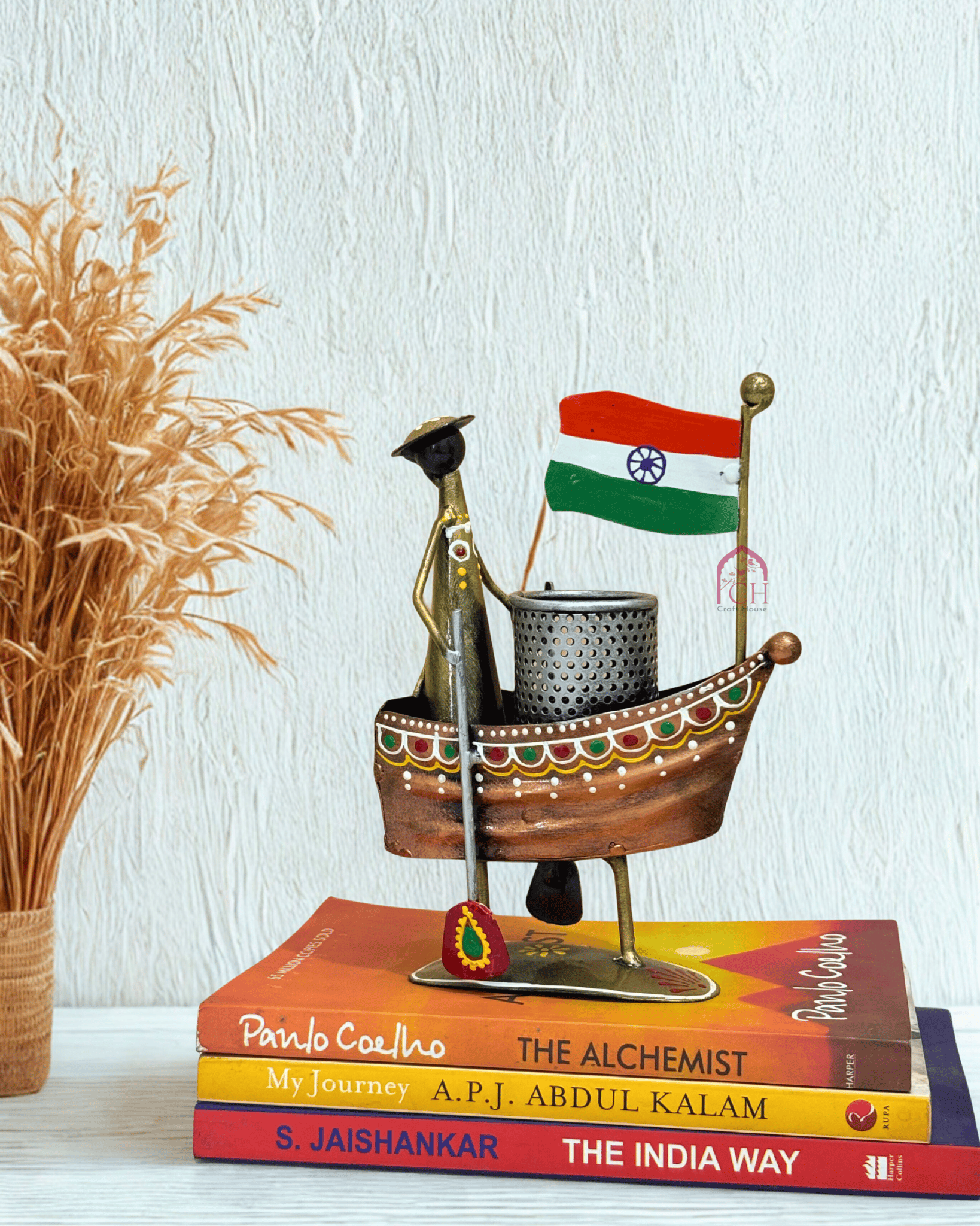 CHANDRA CRAFT HOUSE Vintage Sailor Boat Pen Stand | Nautical Theme Metal Pen Holder | Decorative Desk Organizer | Showpiece for Office & Home Decor | Pack of 1