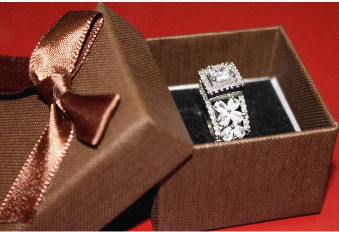 Elegant Sterling Silver Ring with Sparkling Gemstones