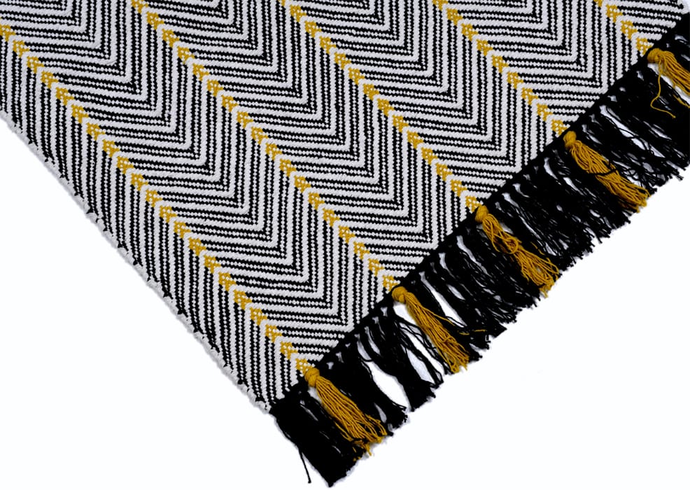 Kaya Made from 100% cotton for a soft and breathable texture.