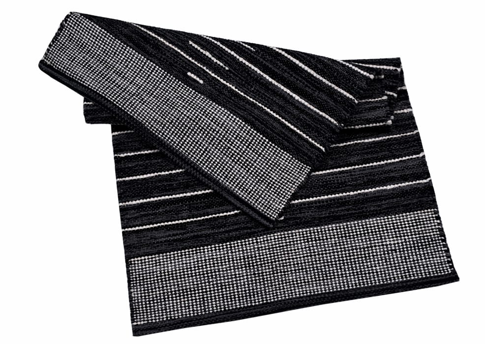 Kuzey double-sided with identical or complementary patterns.