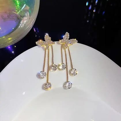 Elegant Gold-Tone Butterfly Dangle Earrings with Sparkling Crystal Drops Elegant Gold-Tone Butterfly Dangle Earrings with Sparkling Crystal Drops