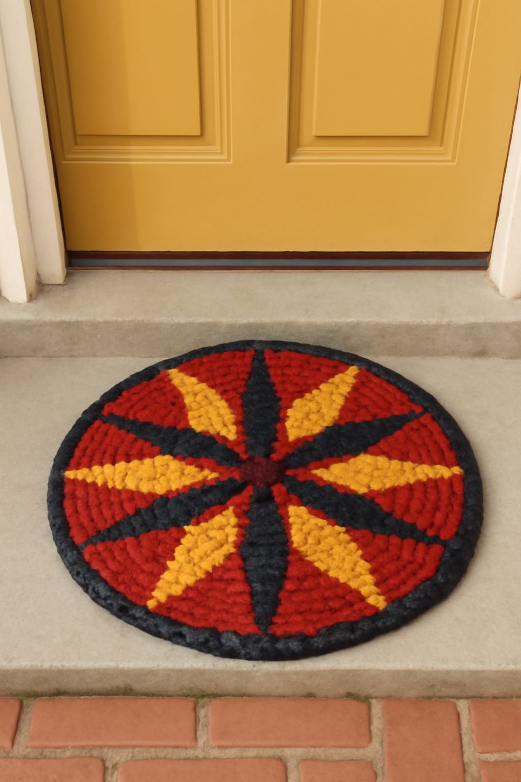Vibrant Geometric Starburst Round Hand-Hooked Doormat