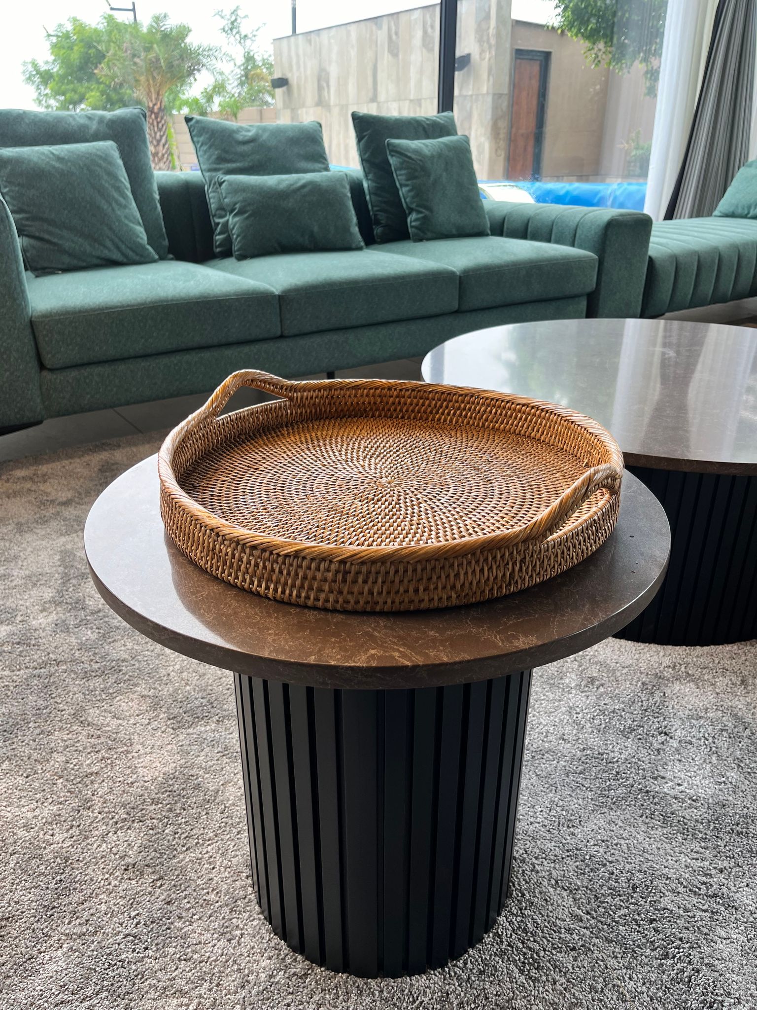 ROUND TRAY WITH HANDLE (L)