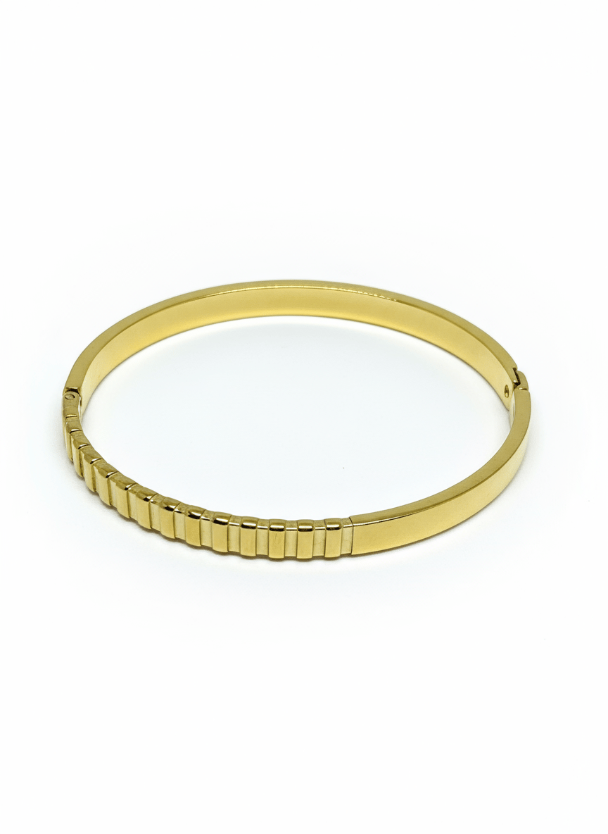Elegant Gold-Plated Textured Bangle Bracelet for Women