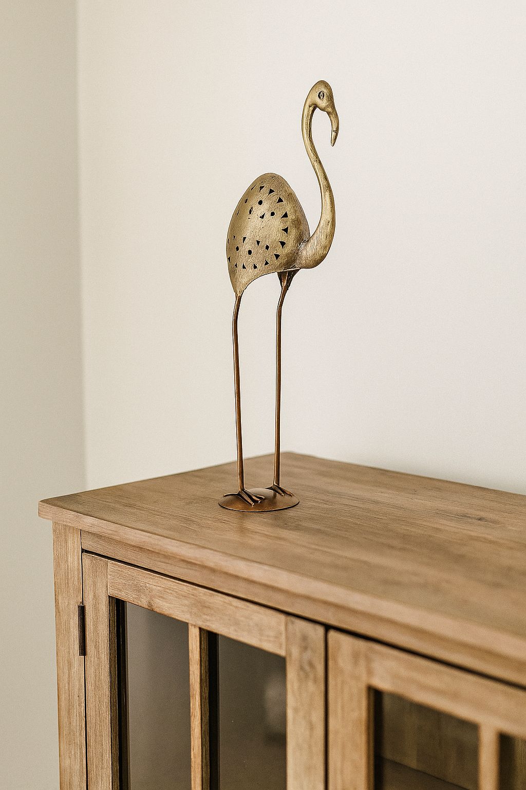 Elegant Metal Flamingo Sculpture with Cut-Out Design