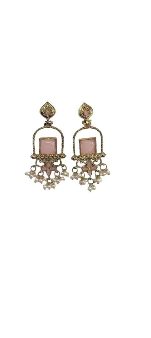  Traditional Indian-style drop earrings 