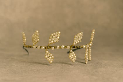 Elegant Pearl & Gold Leaf Bridal Hair Tiara Headband