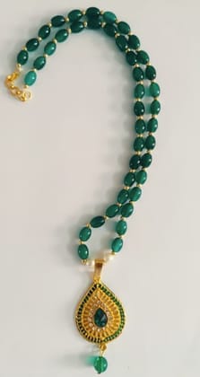 Green Beaded Gold-Plated Pendant Necklace for Women Green Beaded Gold-Plated Pendant Necklace for Women