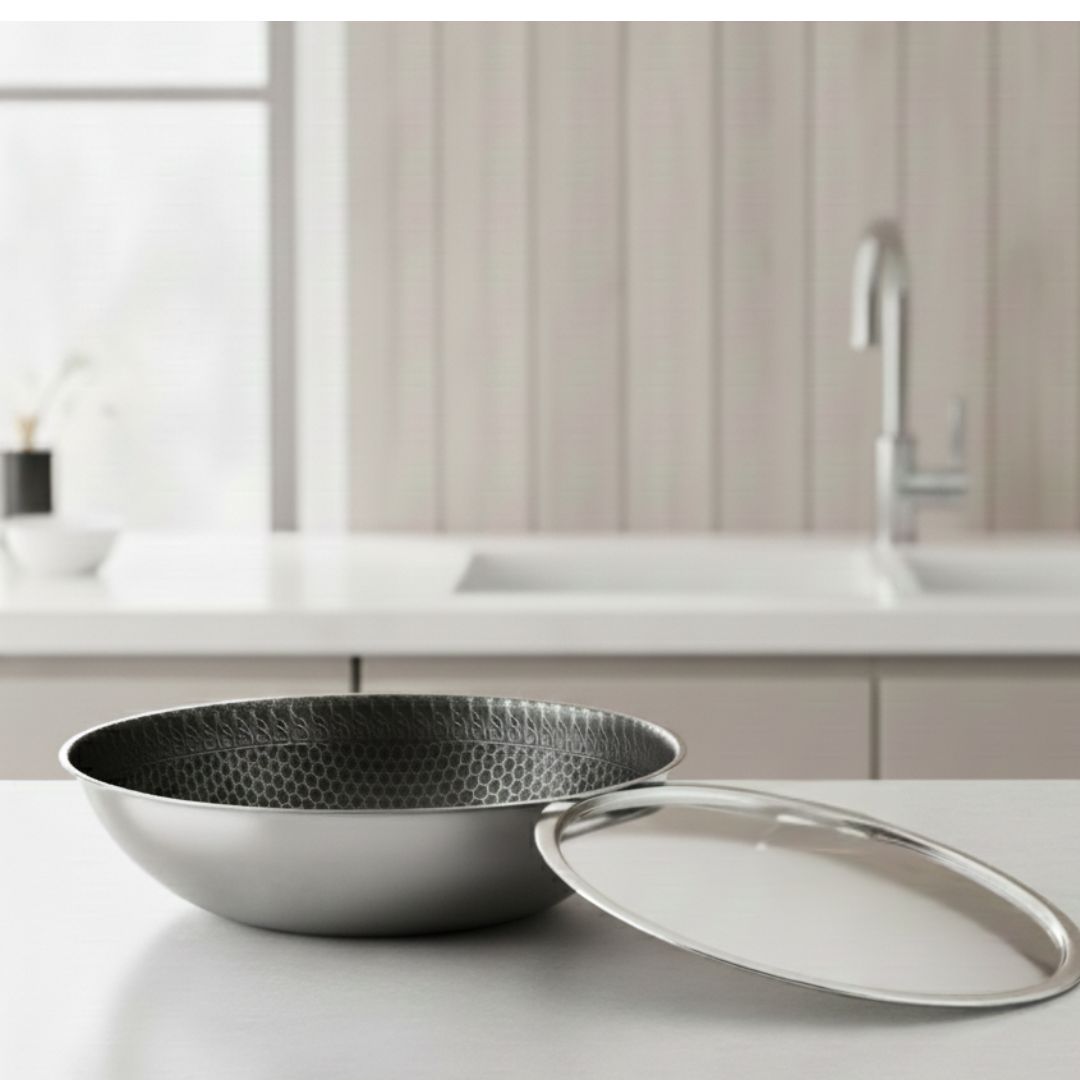 Triply Honeycomb Stainless Steel Tasla/Tasra with Stainless Steel Lid | 26cm / 2.5 Litre | Metal-Spoon Safe | Tri-Ply Fast & Even Heating 