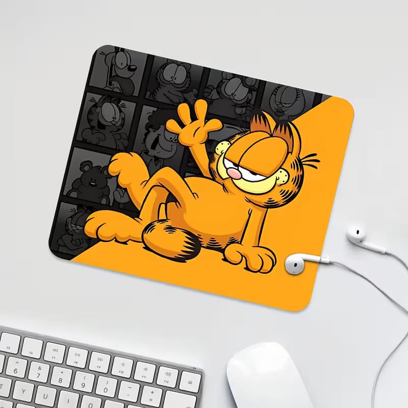 Round Rubber Mouse Pad with Yellow Cat Design | Non-Slip Base, Ideal for Office, Study, and Gaming, Portable and Durable, Desk Mat