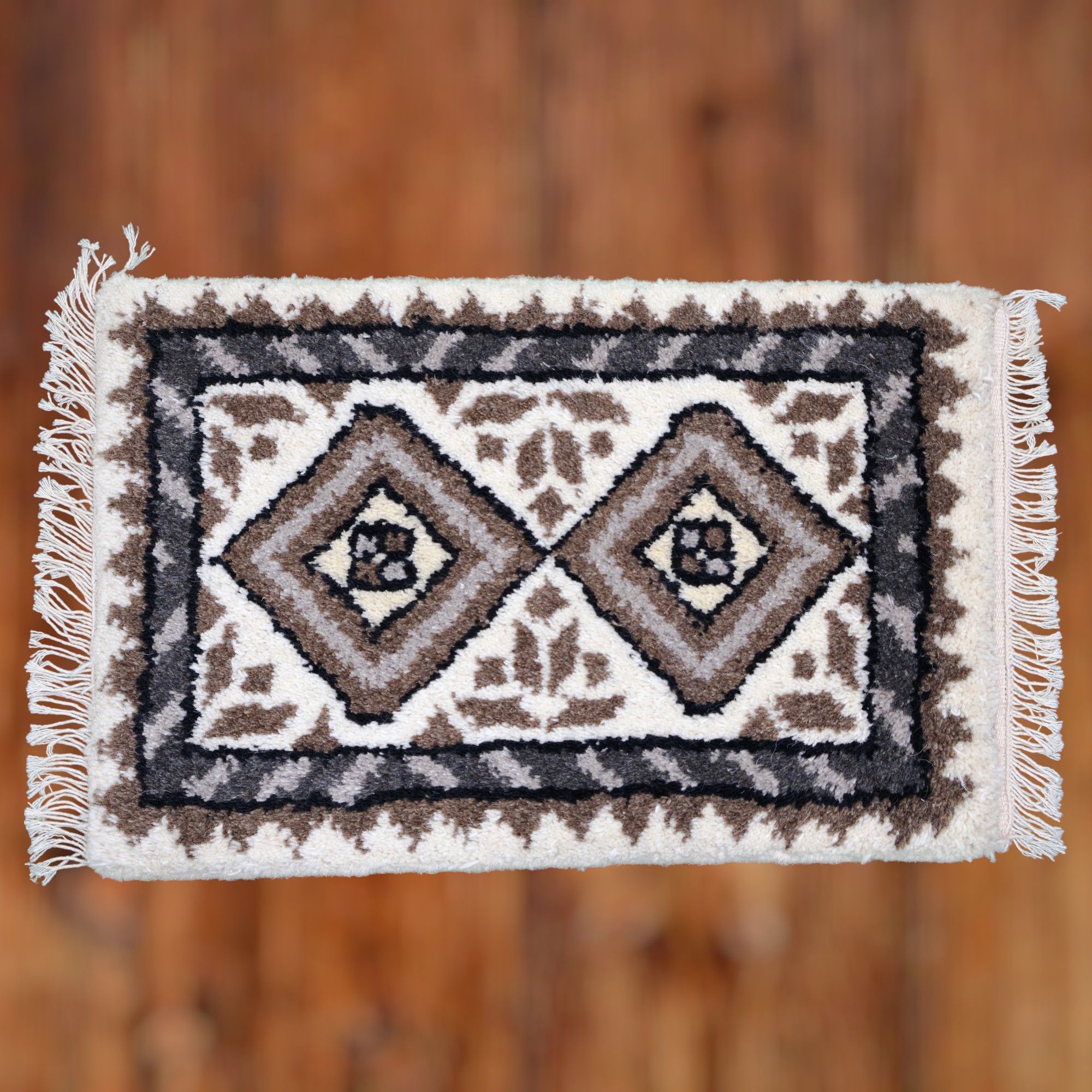   ELURU Premium Ethnic Diamond Design Door Mat | Soft Woolen Decorative Carpet with Fringe – Beige & Brown