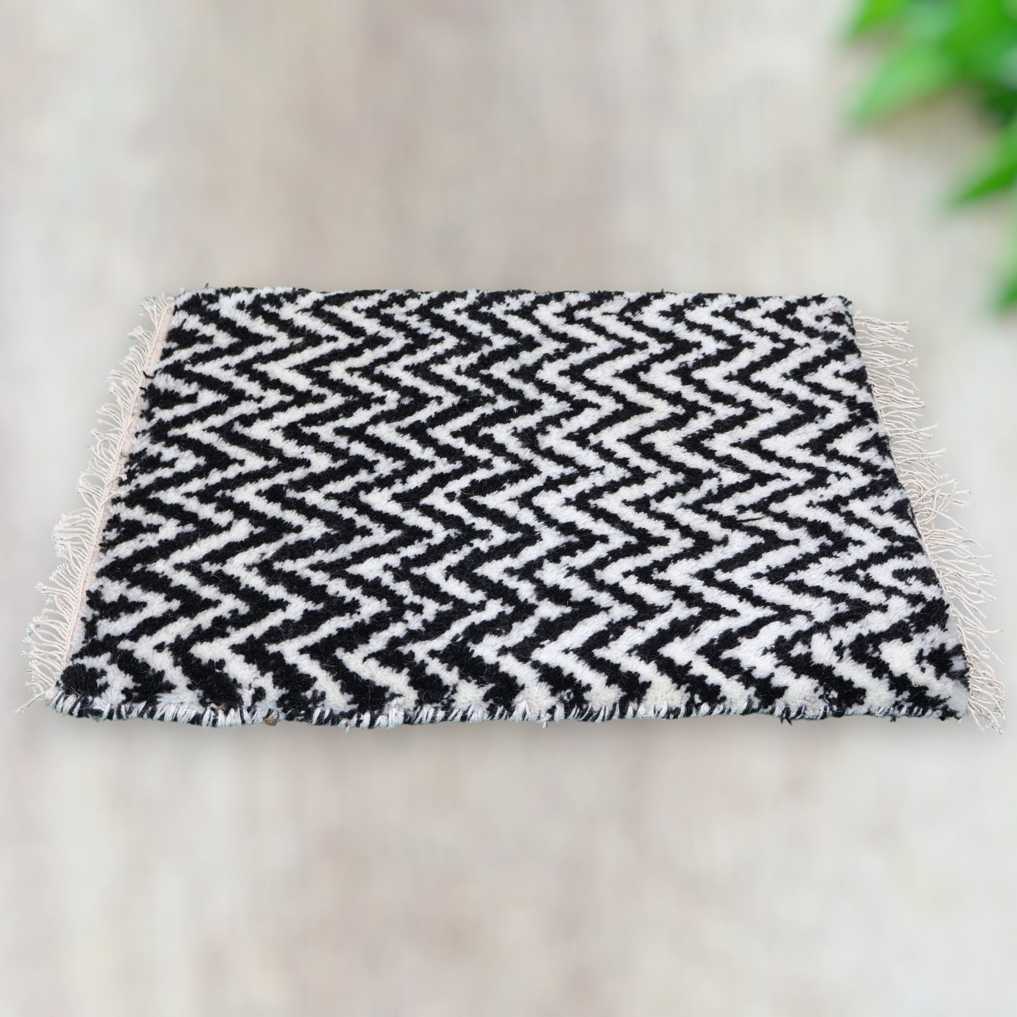  ELURU-Black & White Zigzag Chevron Door Mat | Soft Furry Decorative Carpet with Fringe – Modern Indoor Rug