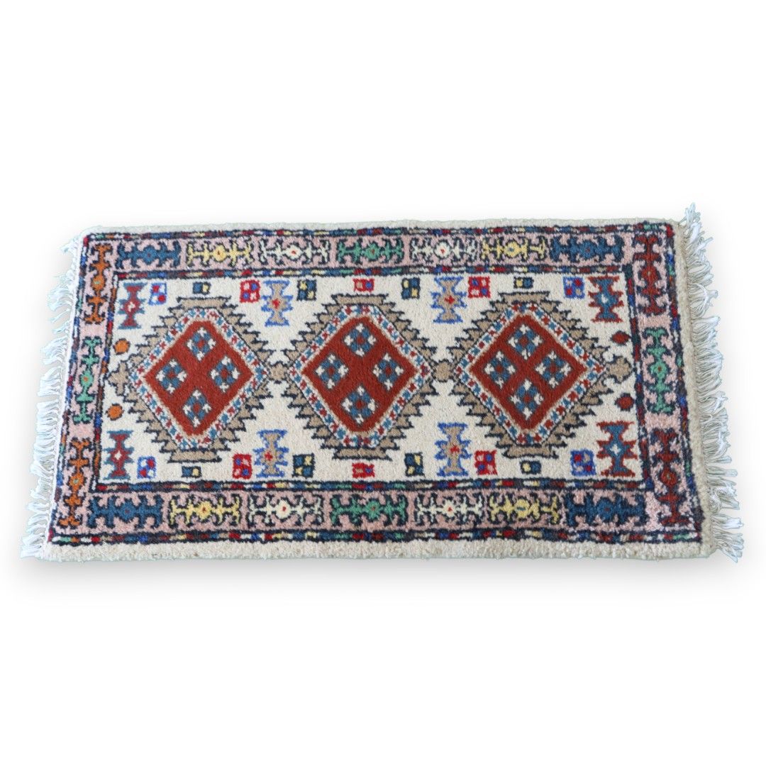  ELURU Traditional Geometric Diamond Pattern Door Mat | Cream & Red Decorative Indoor Rug with Tassels | Soft Designer Carpet for Home Entrance