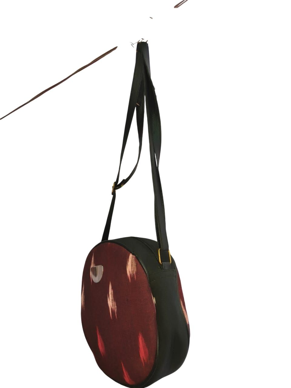  stylish round sling bag 
