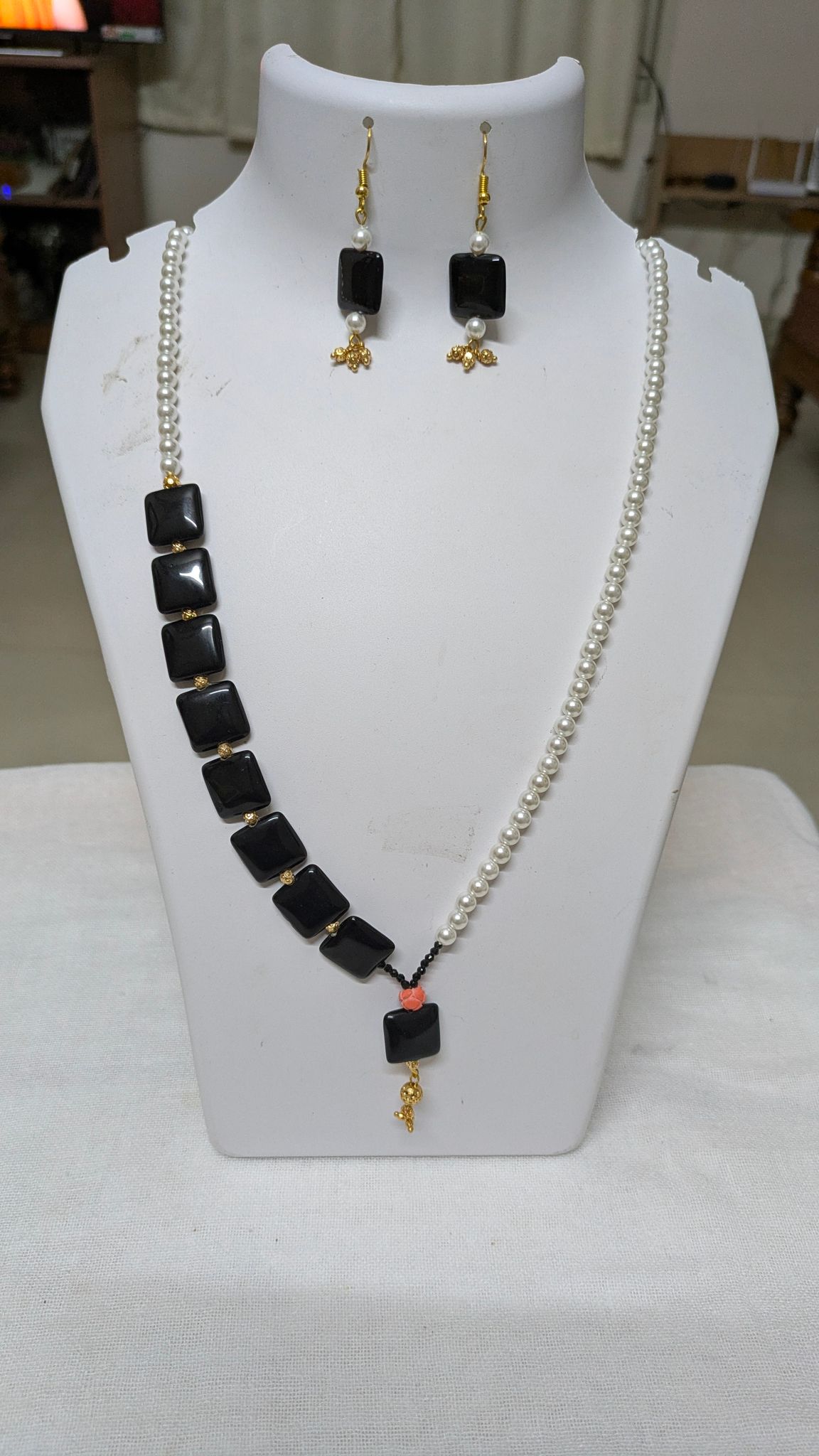 Elegant Black & White Beaded Necklace Set