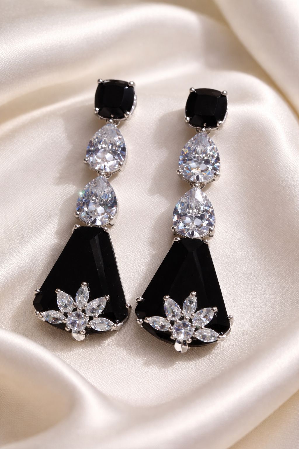 ✨Sliver Plated Black and White Stone Geomatric Earrings ✨