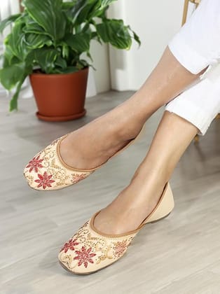 Women's Embroidered Traditional Juttis