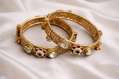 Classic Floral Kundan Gold Bangles (Set of 2) Classic Floral Kundan Gold Bangles (Set of 2)