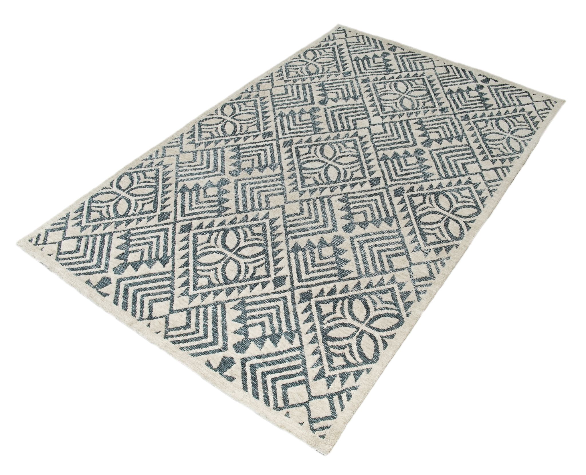 Bring warmth and texture to your home with the Sedona Diamond Pattern area rug. hand Tufted Carpet 5x7 Feet
