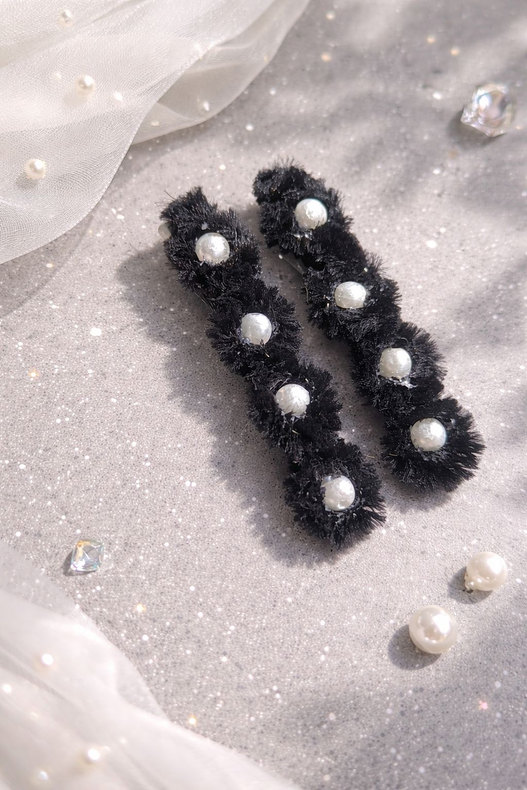 Black Fuzzy Pearl Decorative Hair Clips Set