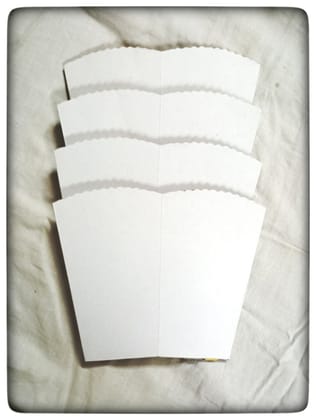 50g Plain White Popcorn Boxes (Pack of 100) - Disposable Paper Tubs for Movie Night, Parties, & Cafes - Oil-Resistant & Leak-Proof